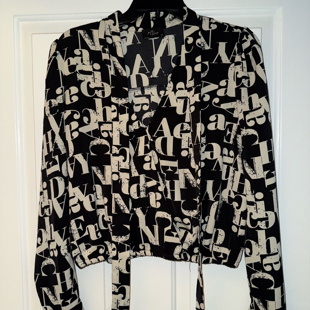 Black and White Letter Print Blouse